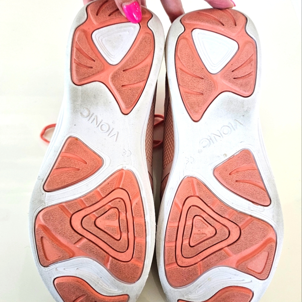 EUC Vionic Active Training Sneakers - Picture 9 of 9